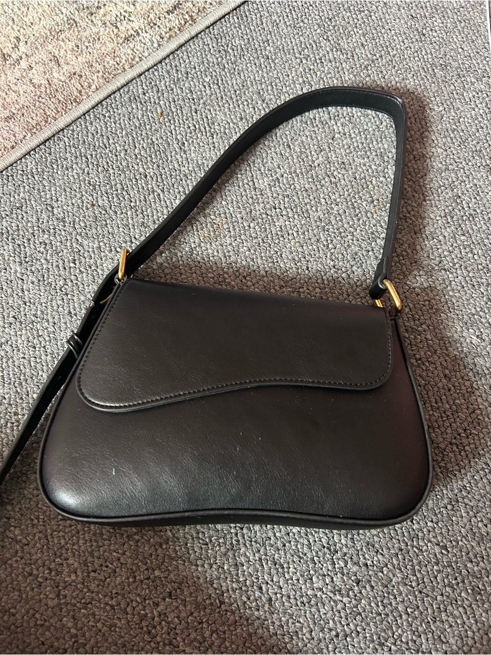 Classic Black Leather Shoulder Bag - Minimal Design